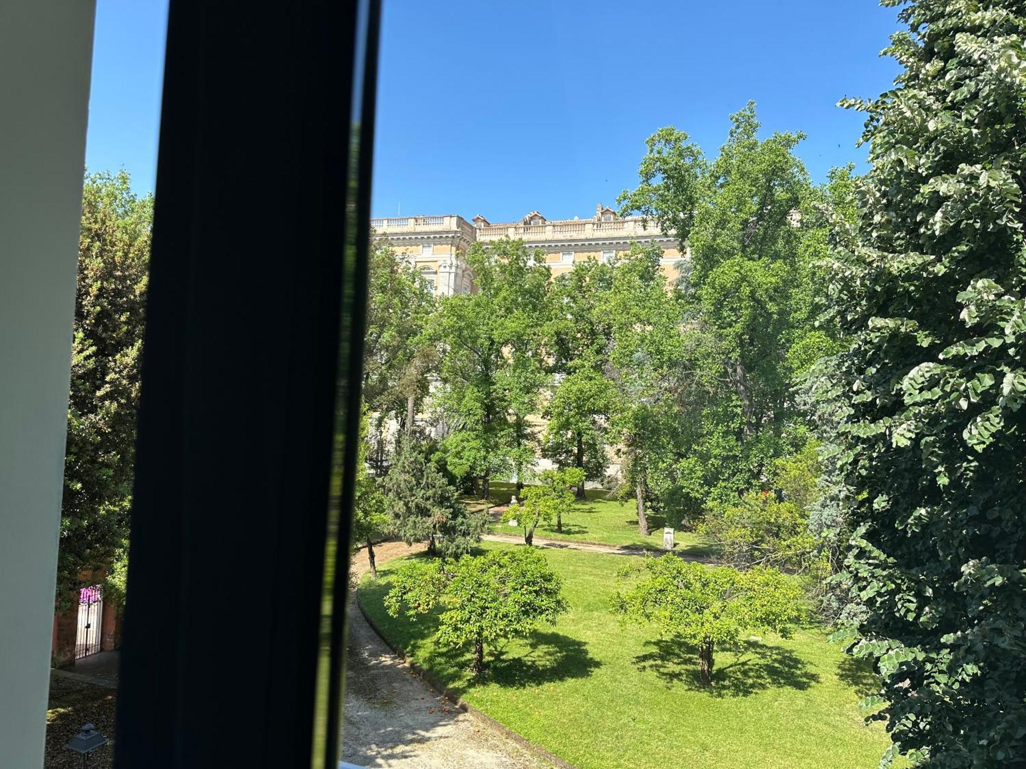 Royal Gardens Panzió Caserta Szoba fotó